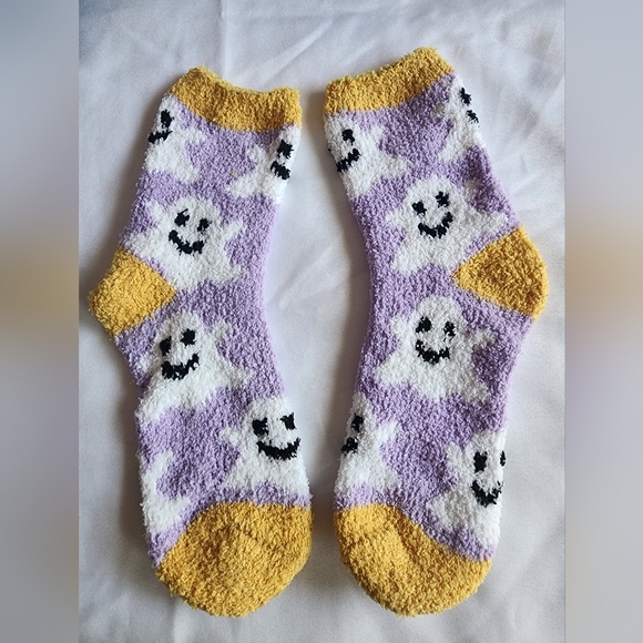🔥SPOOKY "GHOST" SOCKS🔥 - Picture 2 of 2